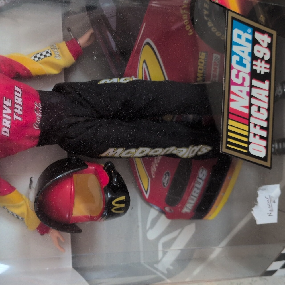 Barbie NASCAR Official #94 Doll - Red and Black Outfit 1999 Collector Edition - Picture 4 of 7
